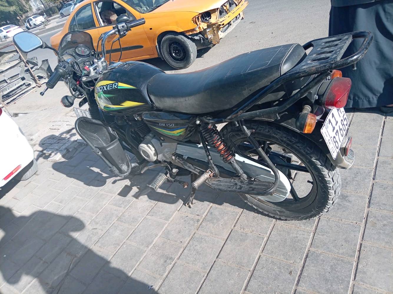 دراجه بوكسر للبيع مرقمه بغداد انكليزي مكينه مكفوله مديل 21 محسوبه ع 22 