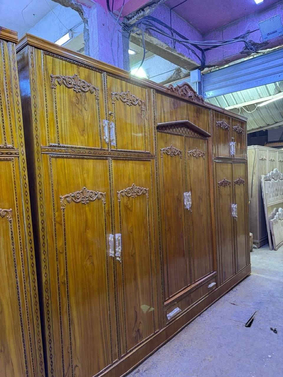 غرفة ست ابواب شغل عراقي موديل الكوخ 
( المسرح ) 
الخارج صاج طبيعي ٤ ملم 
الداخل جام 3 ملم 
الزاوية كنتورية بابين بأرتفاع الكنتور 
القاعدة بلوك صاج 16 ملم 
الظهر فتح وشد براغي 
النرمادة شريطية المانية على طول الباب
قياس الكنتور 
الدوشمة خياطة يدوية 
الطول 360  سم 
الارتفاع 260 سم مع التاج 
العمق 60 سم 

السعر مليون و175

توصيل وشد داخل بغداد مجاني 

#أطراف بغداد

الغزاليه /ابو غريب/حي الوحده 15 الف 
الحسينيه/الشرطه الرابعه / البوعثيه/الراشديه / التاجي 10
الطارميه / 20
المحموديه /  25/
الشعله/10

#المحافظات 🦋

المحافظات 
النجف 75
الكوت 75 
كربلاء 50 
الحلة 50 
سامراء 50 
الديوانية 100 
تكريت 100 
الرمادي100
الناصرية 200
السماوة 200 
العمارة 200

#ملاحظه التوصيل يشمل الشد 🔧


**إذا كنت صاحب هذا الإعلان وتريد حذفه لأي سبب، رجاءا أرسل رسالة إلى الدعم الفني**