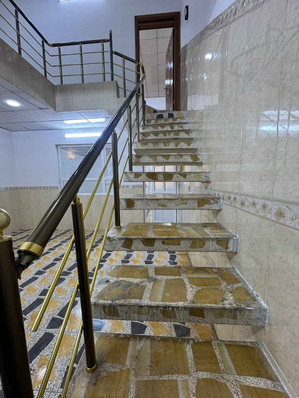 بيت للايجار في اربيل منطقة هفالان قرب الاسايش ٤٥٠ الف قفل داخل فرع
دلاليه وتامينات 
#وكيلة #هەڤاڵان #عقارات #اربيل #بغداد 
***********
