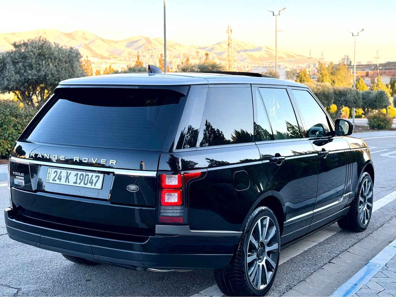 Range Rover Voge   2017 autobiography

خليجي شريكه سردار زمان دولي بصمتين موجود

سيارة اسود  سقف  رصاصي بلادي

ملاحظه:سياره من شريكه ايدوحده بشرط احلي من صور اذا مجان هيج اطيك مصروفك سياره كلش جديد

سعر مناسب ماكو نظافه بي هيج سعر ٣٤٨ بلاش بلاش ورقه مجال

❌سياره بدون صبوغ بدون تبديل بدون رصعه بدون شخت ❌بشرت حتي دعميات بشرت مابيها صبغ 
 
فول مواصفات

رانج روفر فوك  
 موديل 2017 
ماشيه 120 الف كم 
محرك ٨ سلنر سوبر جارج اقوه محرك مكفوله كفاله
-----------------------------
مواصفات 
بانوراما
سترين تحكم
داخل  جلد كريمي داخل جديد 100/100   
كشنات جلد كهرباء و خزن
كشن تدفئه تبريد
دواخل ليد ٨ الون
مراية رادار
صندق شفت
٥كاميرا
بصمه
كير اوتوماتيك و عادي و سبورت
اربع نضام دفع رباعي
دبلات جبريس حسب رغبه تريد سياره عاليه وناصيه
بريك بصمه 
_________________________________________
كير و محرك بشرط مابي اي نواقص تبريد تاقم صدر كله بشرت ترايى حتي بصره  دينار مابيها مصرف

سياره رقم دهوك بي اسمي سنوي رقم  جديد تحويل بشرت
____________________________________

سعر  ٣٤٨ مجال بسيط ما كو هيجي بالسوق 

مكان سياره سليمانيه

***********
***********

************************************************
Range Rover Voge 

نرخى مناسب بلاش   ٣٤٨ ورقه مجال بسيط 
سەیارەکە ڕەشی سەقف ڕەساسی بیلاد 
  تيبيني : سه ياره له سه ر ده قى شه ريكه ى ماوه ته وه هيج شتيكى ده ستكارى نه كراوه هه موو بيلاديه سه ياره كه له ره سمه كان جوانتره 

مه كينه ى ٨ بستونى سوبره جارج  
 
موصفات فول 

سلايد
سلاجه
120 هه زار كم روشتووه
كوشن هيتر
كوشن جلدو ناو كريمى داخلى ١٠٠/١٠٠   
كوشن كاره باو خه زن 
سندوق شفت
ناو ليد و ٨ ره نك
شاشه
 ٥كاميرا
ده بله كانى جوبه به رزو نزم ٣ موده
سوكان فوليوم 
گير ئوتوماتيك و عادى و سبورت
موصفاتى ره نج مه عروفه .......
_______________________________________
گيرو مه كينه ى به شه رت يه ك خه له لى تيانيه بى نو قسانيه ته بريد تاقم بيش به شه رت تاقم تايه و ويلى شه ريكه تازه يه يه

سه ياره كه ره قه م دهوكه ته حويل و وكاله ى به شه رته سه نه وى ره قه مى تازه يه  تا ٢٠٣٠ به ناوى خومانه
______________________________________
بى بوياغ بى كرانه و بى سارد ده عمى بو ده عمى به شه رت قه تره بوياغى نيه ته نانه ت ده عميه كانيشى بوياغ نيه به شه رت

سعرى  ٣٤٨   ورقه و مجاليكى كه م 

***********
*********** السليمانية, العراق
