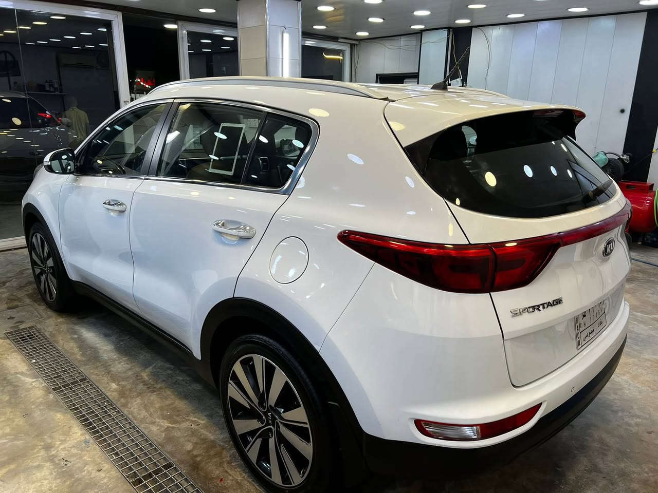 كيا سبورتاج 2019 خليجي
رقم بغداد
ماشيه110كيلو 
محرك دوش 2000 مواصفات خليجيه
الاضرار 
جزء جاملغ خلفي موضح بالصوره مصلح كامل
كذلك باب بصف السايق مبدله بباب جديد نتيجه ثقب بالباب القديم (موجود الباب القديم)
السياره كامله ونظيفه جاهزه 
السعر 180 ورقه
مكانهه البلديات السياره باسمي 
سنويه جديده وتحويل ثاني يوم
للتواصل على الرقم
***********
