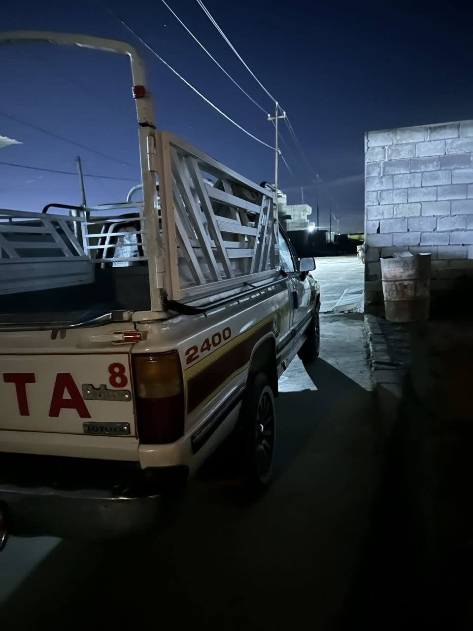 بيكب للبيع كروسيدا موديل88 نضافه كدام العين سنويه جديده كابون بانزين  موجودوشرط التحويل مكان موصل ساحل الأيسر رقم مصطره دولي رقمو نينوى 
سعر خاص ودلل 
هاذا رقمي ***********
