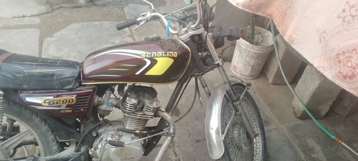 السلام عليكم دراجه ايراني 4 قير السعر 350 بس الهندر خارط المكان بغداد الحسينيه مستعجل على بيعتها وهذا رقم الموبايل***********
