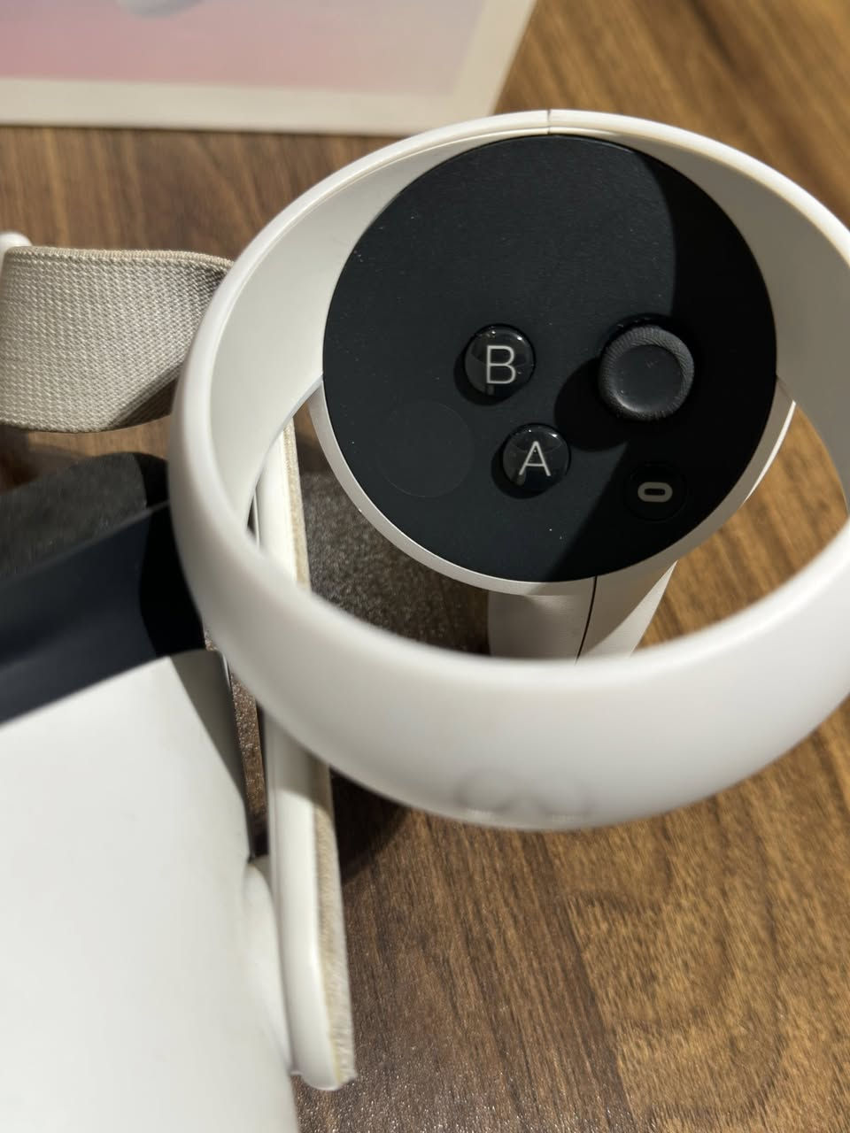 السلام عليكم meta quest 2 ميتا كويست الاصدار الثاني مستخدمة جدا قليل نضافتها ٩٥٪؜ مع كامل ملحقاتها السعر ٢٥٠ الف مكاني الكرخ 
للتواصل ***********
