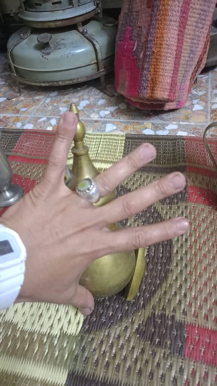 سلام عليكم للبيع كلشي موضح بصور ومقطع فيدو 3 دلات +كاس نحاس ابيض + صحن كهرمانه نحاس احمر قديم جدآ السعر النهائي 100 الف مكاني بغداد 
***********

