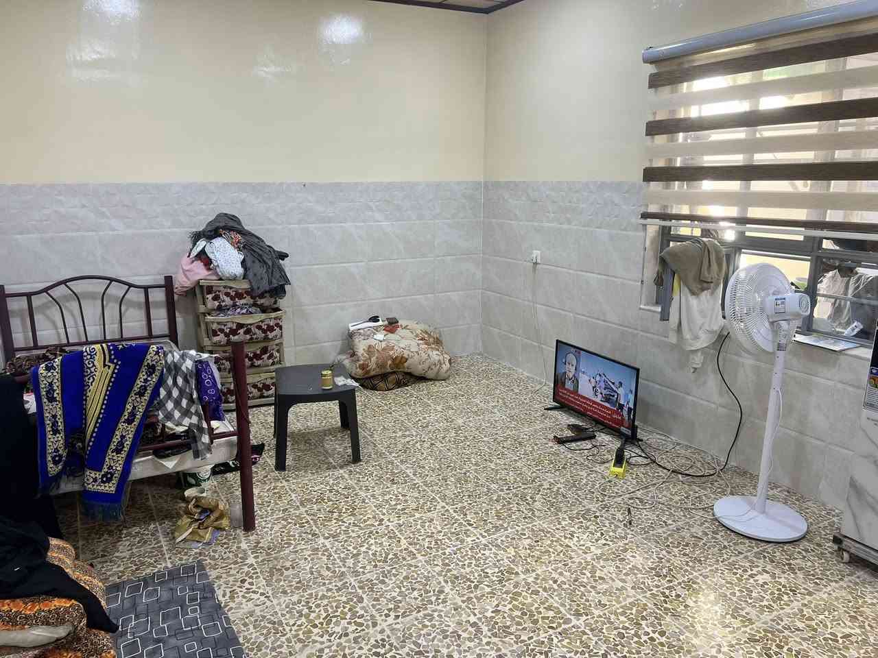 ‏سلام عليكم تعال للبيع حي البكر منظمة مساحة 90 متر زراعي التواصل على الرقم التالي￼ *********** ويوجد مرواس مع بيت يكون بالسماح ￼ شكرا
