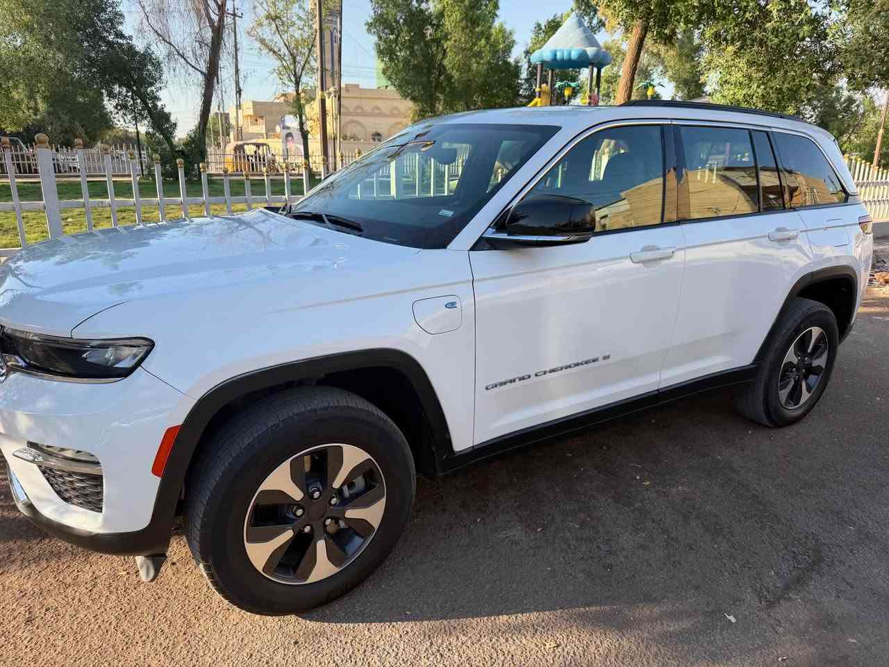 🔥 للبيع Jeep Grand Cherokee 4xe Hybrid 2024 🔥

فرصة مميزة لعشاق الفخامة والقوة والاقتصاد بالوقود!

✅ موديل 2024
✅ هايبرد 4xe (شحن + بنزين)
✅ مواصفات عالية وفخامة كاملة
✅ أداء قوي وثبات ممتاز
✅ اقتصادية بالوقود مع قوة الجيب المعروفة
✅ سيارة نظيفة وجاهزة للاستخدام

💰 السعر: 293

📞 للاستفسار والتواصل:
***********

لا تفوت الفرصة، سيارة تجمع بين الفخامة والتكنولوجيا الحديثة والأداء القوي.
الجادين فقط يرجى التواصل. بغداد, العراق

