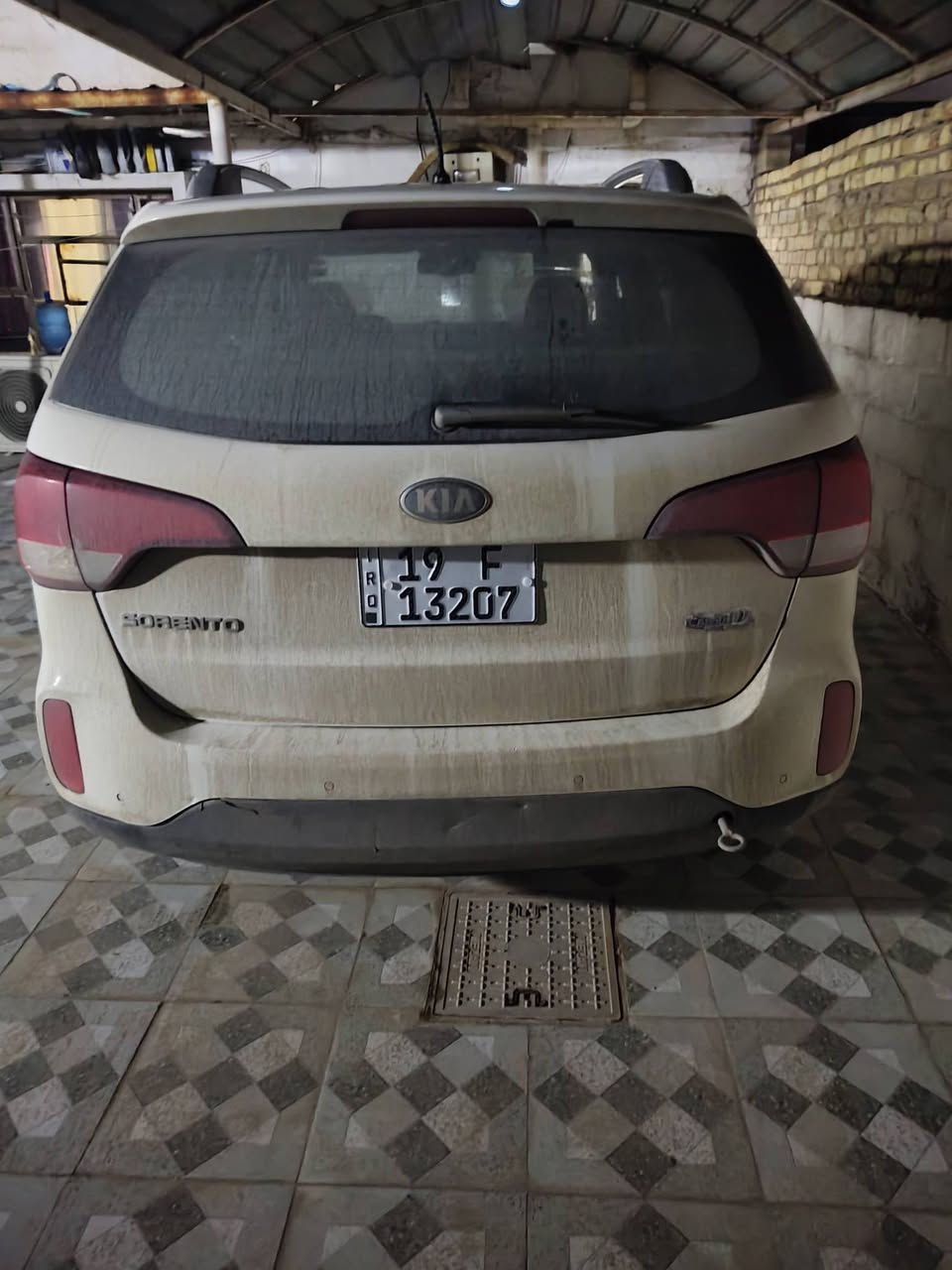 السلام عليكم كيا سورنتو موديل ١٤كفالة عامه رقم كربلاء انكليزي سياره خليجي جديده معه الكلمه مكان ديوانيه بيع او مراوس ***********
