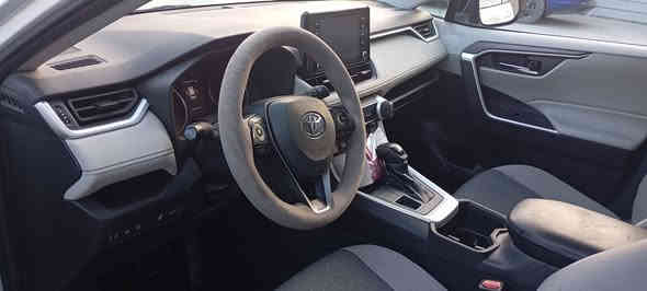 السلام عليكم 
راف فور موديل ٢٠٢٢ وارد امريكي
حاثهة تبديل باب الامامي يمني 
وبيهة اشويه بارد بالباب الخلفي يمنه
ماشية ٥٢ الف كيلومتر
مواصفات XLE
رادار امامي 
كشنات تدفئة 
ستيفرن تدفئة 
لايتات زنون بلادي
بأسمنه تحويل مباشر 
مكان السيارة بغداد شارع السعدون مقابل شركة رينو
السعر ٢٦٠ $
***********
