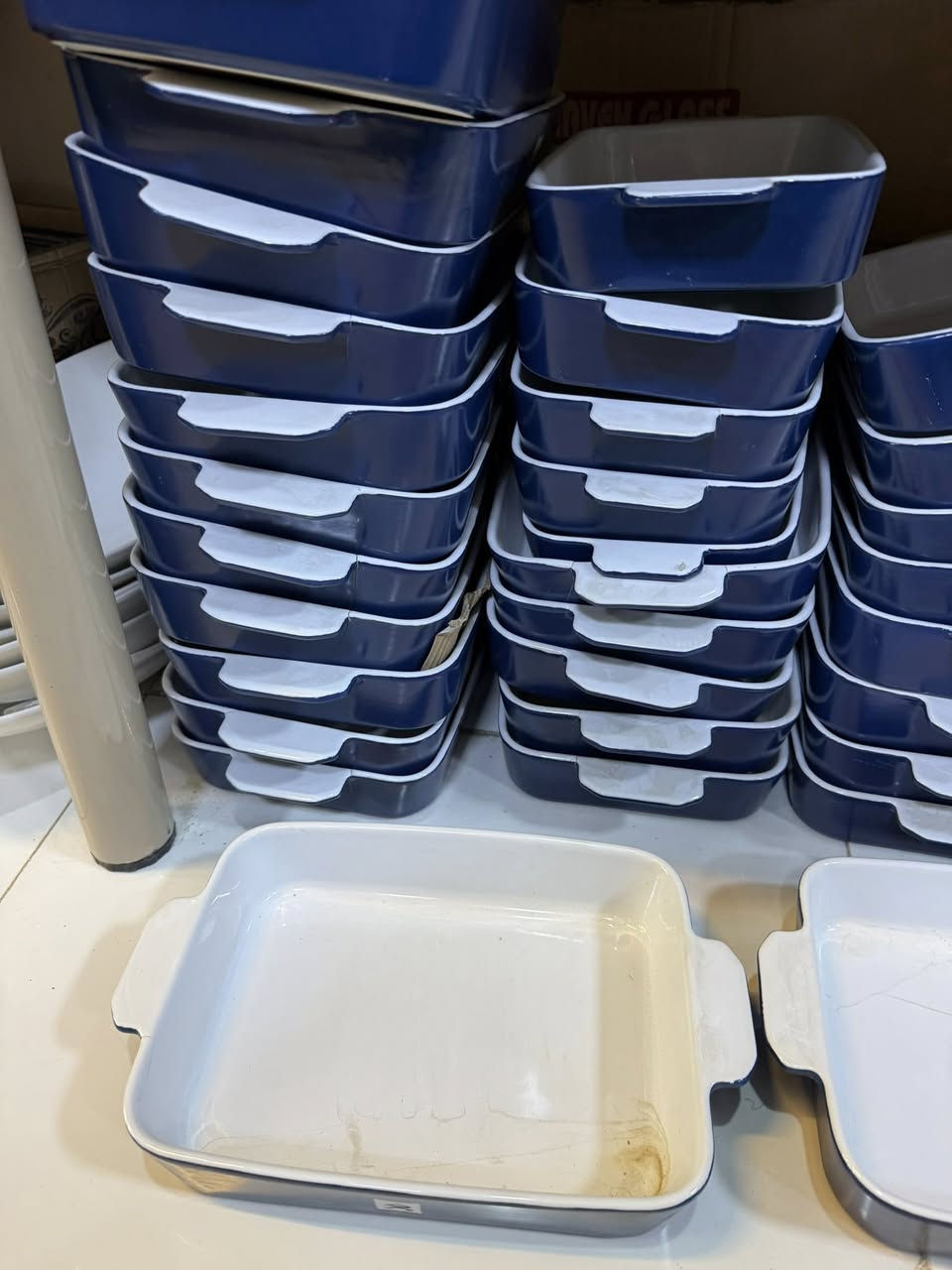 البسملة 
بايركس حجم كبير لون تو كلير ابيض وازرق خارجي سعر القطعه بس 3 الف.  
بمناسبة قدوم شهر الخير والبركة 
عروض متجدده ومتميزه 
هناك توصيل 🚚


**إذا كنت صاحب هذا الإعلان وتريد حذفه لأي سبب، رجاءا أرسل رسالة إلى الدعم الفني**