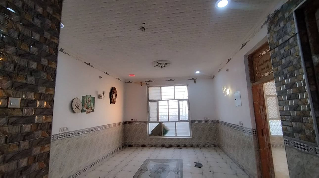 سلام عليكم ورحمه الله وبركاته بيت ⛪
المساحة الكلية 550 طابو زراعي تحويل 
مباشر بأسم المشتري 
بيت حديث وجديد
قرب العلويه شريفه بنت الحسن قريب ع شارع
للستفسار الاتصال على الرقم ***********
***********
