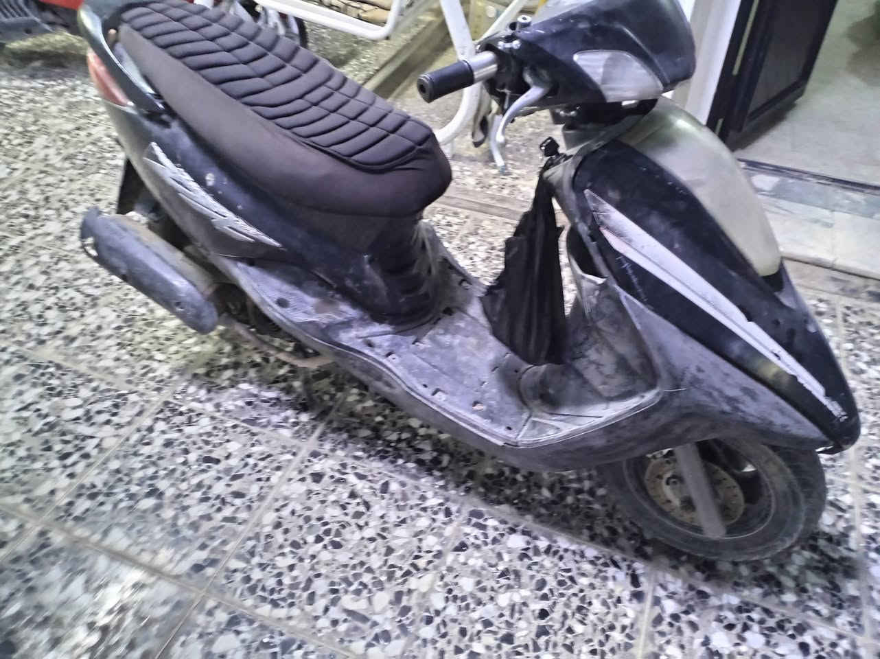 سلام عليكم دراجة نارية بريز للبيع بيها تبخير خفيف دراجة نضيفة السعر ٣٢٥ وبيها مجال مكان الكاظمية الرقم *********** متواجد واتساب مازنجر
