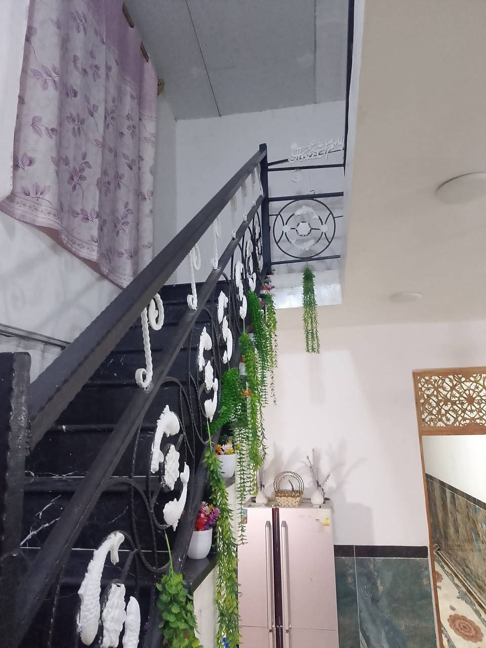 سلام عليكم بيت البيع المساحه ميتين متر قرب حسينيت شيخ وهاب شغل كله درجه وله رقم الهاتف ***********
