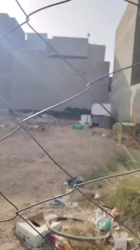 السلام عليكم قطعه مساحة 220م واجهة 10م
طابو صرف شارعها ١٥ متر قريبه ع شارع العام ام الهوى جديده خلف مجمع ليل 
الاستفسار /***********
