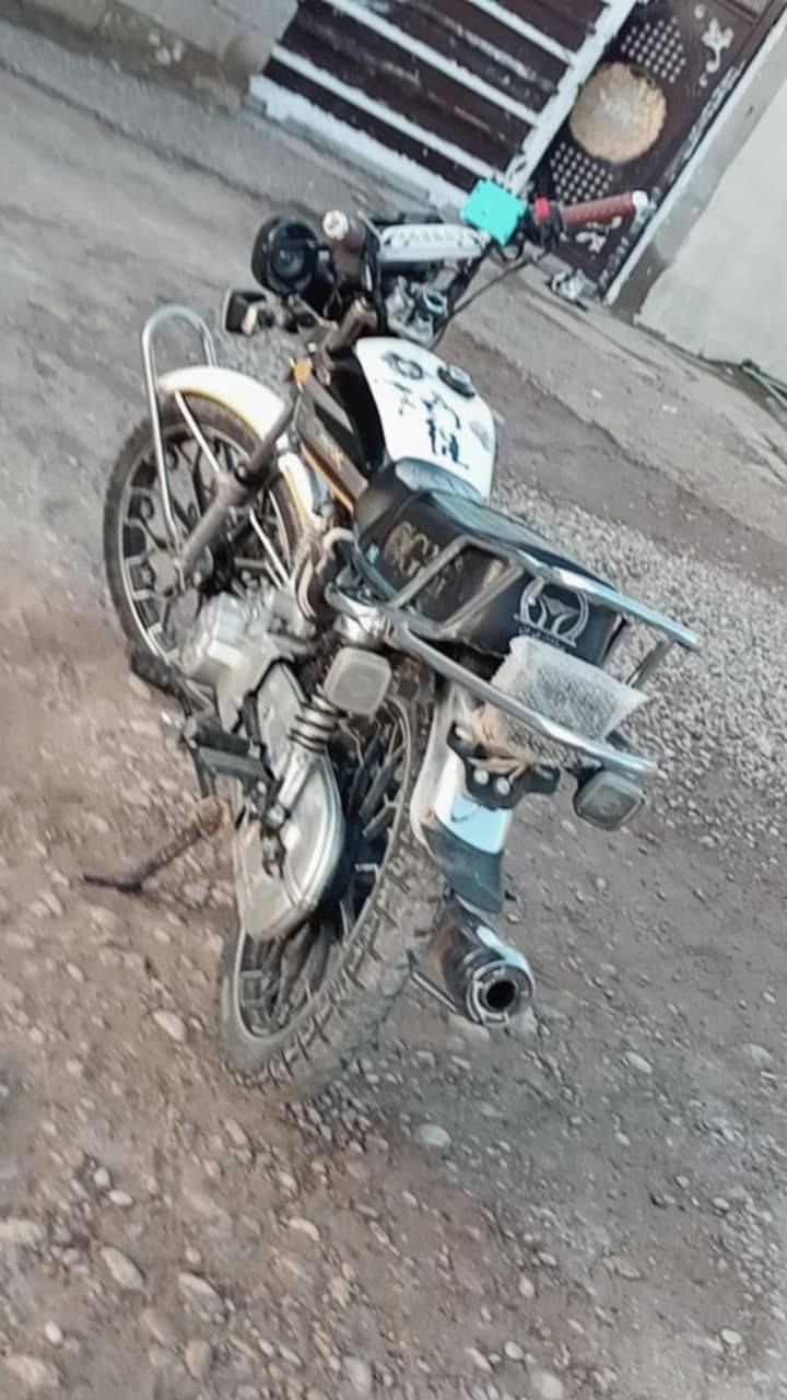 موديل 25 بس الشاشه مو شغالة 700 وبي مجال نامه برو ***********/ ***********
