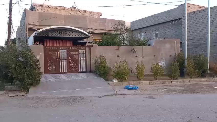 من رخصه مدير الكروب  لبيع بيت زراعي سند 25. حي الزهراء قطع علي سريح بيت سبراميكماء كهرباء مجاري علبزل بيت ماثث وكانل بوب شبابيك رافعات بوب داخليه وخارجيه. باب حوش سلايت حديقه بلباب كراج سياره. بيت نظيف بناء حديث قاطين بس ممكمل قاط ثاني بيت حلو مرتب. قرب متوسطه. خدمات تبليط. بيت كامل  حديقه مقابل بيت. منطقه وفرع كلش حلو   مساحته 200 لو 240. درج محجر ستاره بيتونه بيت جاهز سعره 75 وبي مجال لطيبن خوان مكلف بنشر.  لحد يراسلني هاذ رقم صاحب.بيت   خابره وفتهم منه ‏‪***********‬‏. هاذ رقمه بي واتساب
