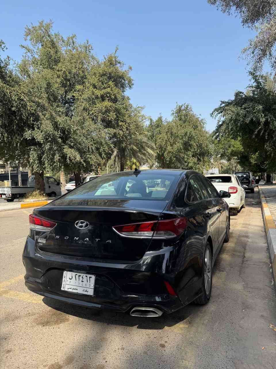 السلام عليكم
سوناتا 2018 وارد امريكي 2.4 GDI 
رقم بغداد تحويل مباشر 
محرك وكير كفاله 
المواصفات العاديه 
تدفئه تبريد . 
تحكمات مقهود شاشه كار بلي 
كراسي مخمل 
 حساس نقطه عمياء ويا الاشاره 
ويل حجم 17 
ماشيه 102 ميل 

السياره نقصها بطاين جملغات اماميه وبيها ملاحظات بسيطه مبينه بالصور 

حادث من امريكا بنيد وجاملغ عكس السايق 
وهنا بالعراق صارت بيها ضربه نصبغت جهة السايق 
يعني السياره 6 قطع صبغ  صور الحادث موجوده وصور السونار موجوده 
السعر 118 وبي مجال 
عنوان بغداد الكرخ 
***********
***********
