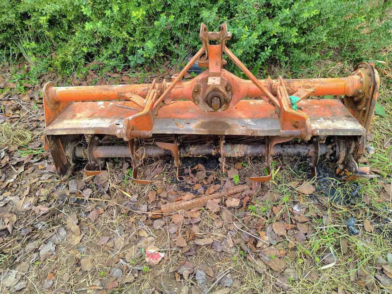 السلام عليكم للبيع مكينه فتون صيني حجم 404موديل 2006 معه كامل المعدات فدان تركي حجم8 +رفاسه+ديجر+خرماشه+مرازه     المكان واسط النعمانيه ***********
