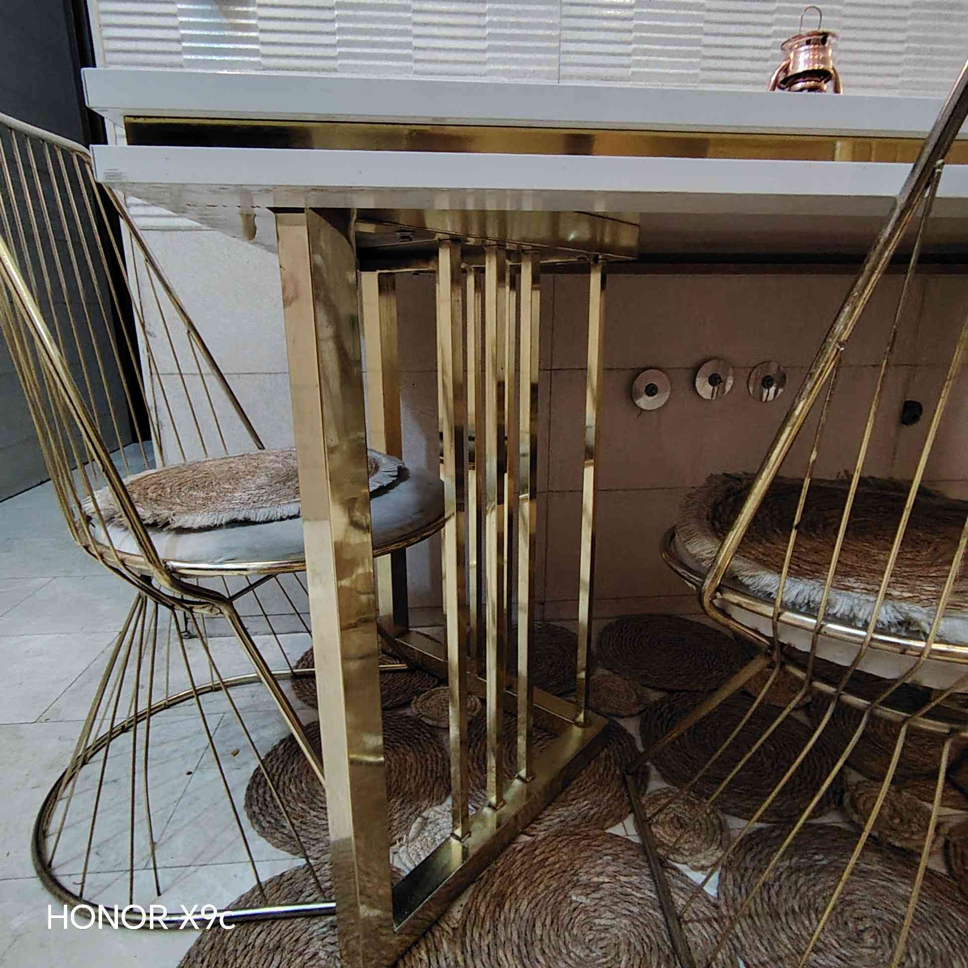 ميز طعام خشب hdf والارجل حديد ذهبي مع ٣ كراسي السعر ٣٠٠ وبي مجال المكان الإعلام العمداء قرب المستوصف


**إذا كنت صاحب هذا الإعلان وتريد حذفه لأي سبب، رجاءا أرسل رسالة إلى الدعم الفني**