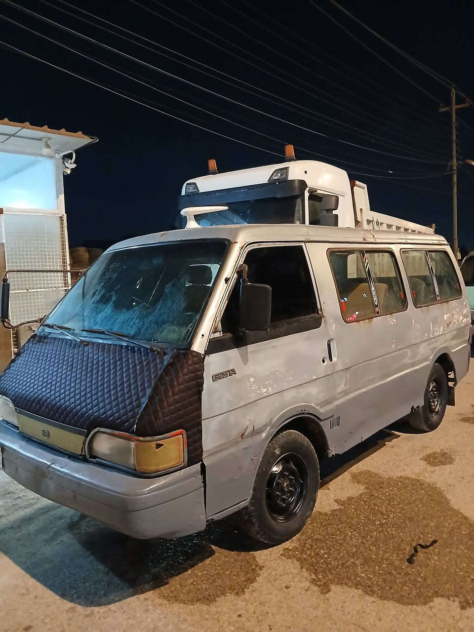 سلام عليكم كيا بستا للبيع موديل 93 رقم ألماني راعيها ميت اهله موجودين مكينه كير اكسل كفاله شواصي كفاله باور شغال دوشمه حلوه حداديه جديده تايرات زينه بس حجل عوزه ترتيب ابيع هل موجود مكاني بابل القاسم رقم *********** السعر 18 او بيها مجال
