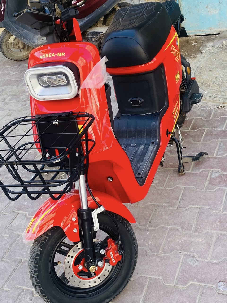 دراجه شحن R8 فول مواصفات حساسات 4 كير بگ بلوتوث  موديل 2025 مكاني كربلاء باب طويريج ***********
