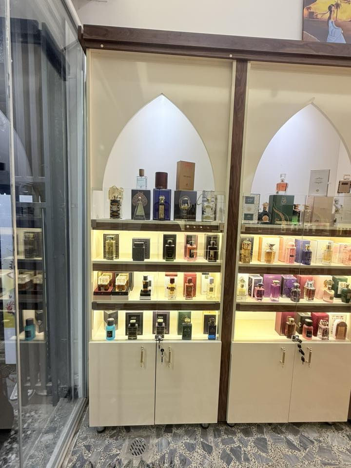 فاترينات للبيع يصير للصدلية يصيرن  كوزمتك جدد بمعنى الكلمة للتواصل ***********
