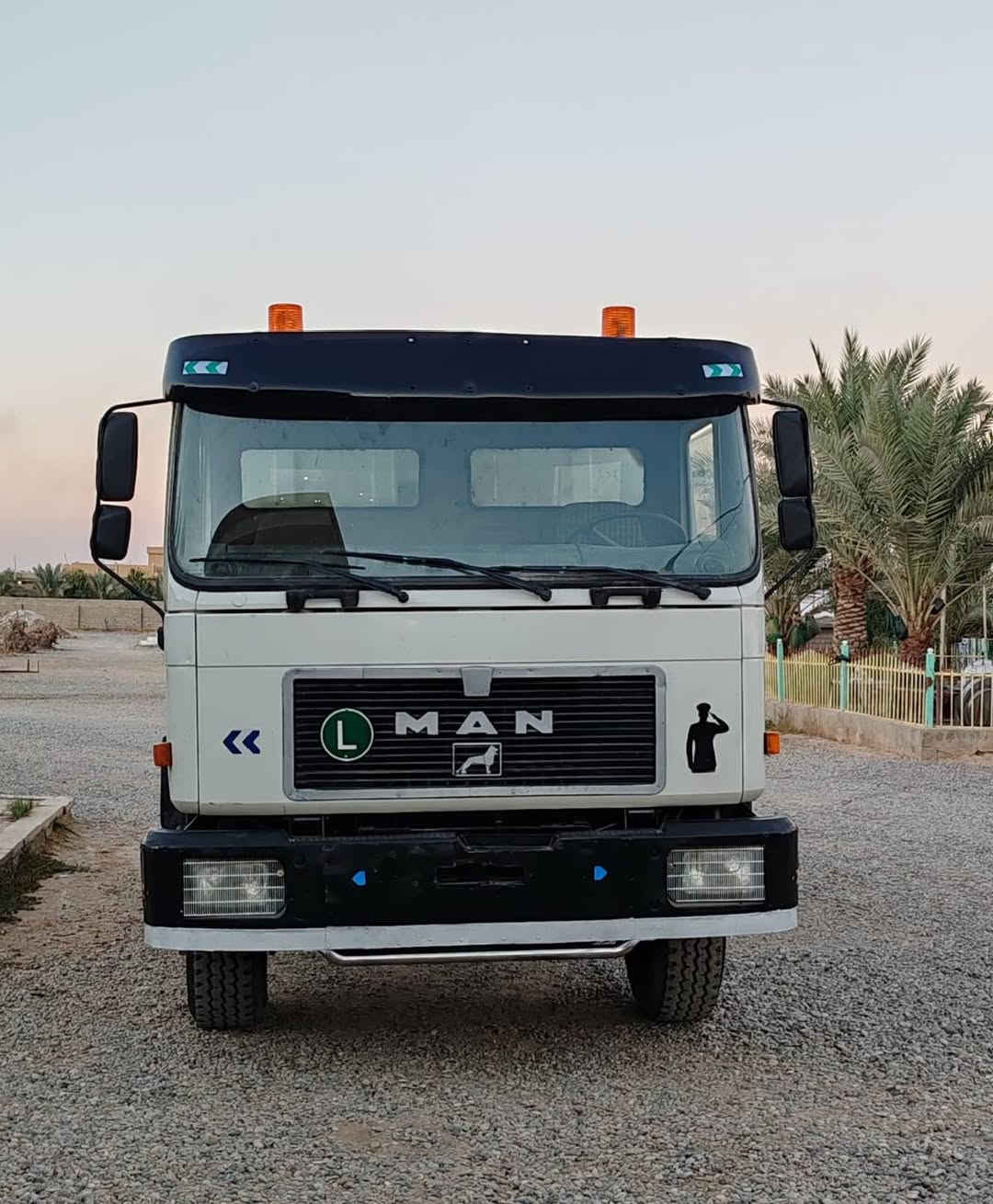 السلام عليكم ورحمه الله وبركاته 
متوفر قلاب مان صقر موديل ٨٩
رقم اربيل تحويل مكفول
محرك بي بخار.  كير اكسل صدر شرط
تايرات سته جديد ماماشي ولا شبر سيم اصلي
قماره مكفوله من الصبغ والضربه
بودي مايلر جديد 
السعر. ١١٠ ورقه وبيها مجال 
العنوان  كركوك الحويجه 
للاستفسار الاتصال على الرقم 
***********
