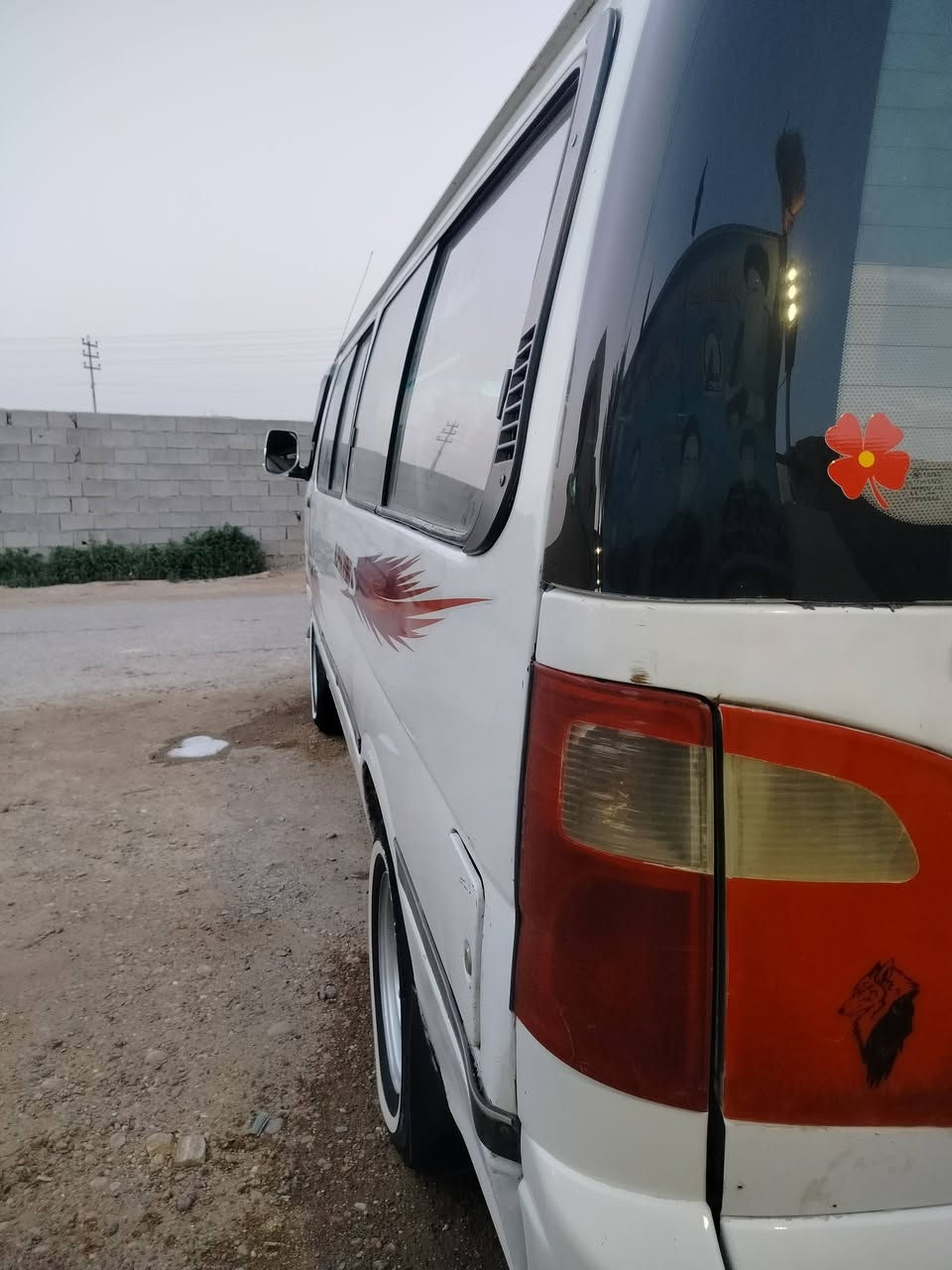 السلام عليكم
فوتون موديل 2010 رقم دولي بأسمي تحويل ثاني يوم
كير ومكينه واكسل ونجي كهربائيات شغاله عام
صدر امامي وخلفي جديد شاده 
عينه وصينيه جديده هم
رايدها ب 60 وبيها مجال قليل
سياره نضيفه بس عوزها شويه ترتيب مكان بغداد حسينية المعامل ***********
