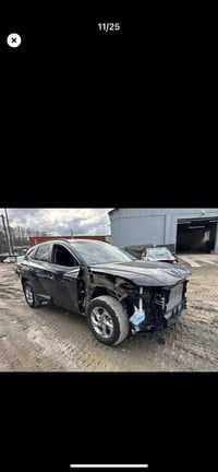 توسان للبيع سياره جديده الضرر موضح بالصوره ولباقي مكفول فول مواصفات عد...