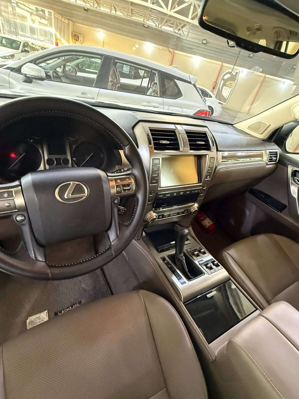 سلام عليكم لكزز برادو مديل2019  فطيم اصل
ماشيه 82اصل 
سياره كفاله عامه 
كشنات جلد حار +بارد 
فتحه بسقف 
سترين كهرباء خزن يصعد وينزل 
سياره لايت اسود زنون 
سياره رقم اربيل جديد بسم شركه
هزه وفحص جديد
رقم الهاتف ***********7بي واتساب
