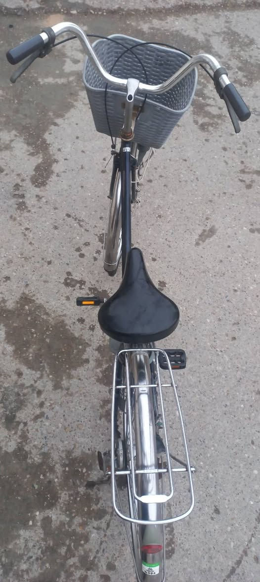 السلام عليكم بايسكل للبيع حجم 27 حساس دبل كلوب بدالة بي بس اني لاغيها كامل مكمل لآخر حباية مكاني بعقوبة خلف المحافظة السعر 100 وبي مجال للإستفسار ***********
