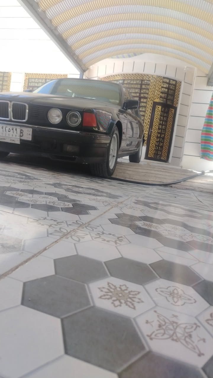 السلام عليكم للبيع بي ام موديل 91 سياره كير محرك تبريد شغال تخم تاير ويل مكان بابل ***********
