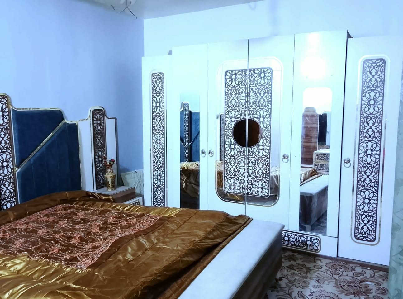 غرفه نوم تركي درجه اولى ٦ أبواب مناقصه اي شي مثل ما موضح كدامكم بالصور / للتواصل الاتصال على الرقم التالي *********** أو مراسله الواتساب على الرقم التالي ***********
