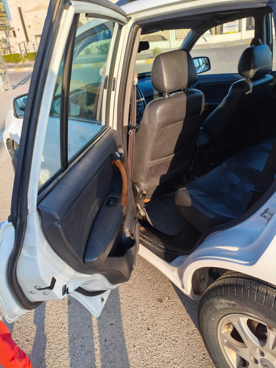 مراوس BYD وانطي فرق
 
شيري تيجو 3 موديل 2014 رقم اربيل لون ابيض.
السيارة كلين ما عدا تكحيلات بسيطة،
الكير والمحرك شرط.
كير ميكانيكي المرغوب
محرك 2000
تبريد فول.
داخل جلد لون اسود.
سيارة قوية وعملية جداً.
السعر: 75 ورقة.


**إذا كنت صاحب هذا الإعلان وتريد حذفه لأي سبب، رجاءا أرسل رسالة إلى الدعم الفني**