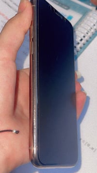 ايفون ١١ برو • بطارية ٧٥ • الزيتون