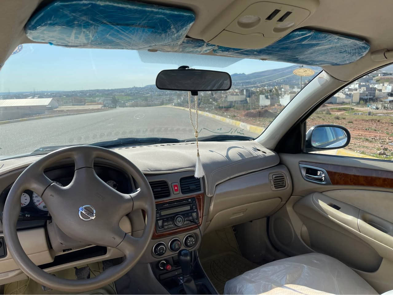 ‎سەنی یابانی مۆدێل ٢٠١٢  سەیارەکە ١٩٠ هەزاریی حەقیقی ڕۆیشتووە و گێر عادیە و کەلە و عەینەکە ناو فۆرمیکایە تەڵیش ستیلەو یەدە نیکلە سپێری دانەبەزیوە سەیارەکە بێ بۆیاغە تەنهاو نەنها یەک بست ساردیی هەیە و نەشوخت نە چاڵی هەیە مەکینە سپی مەرغوبە ..
‎سعری ١١٥ مەجالی تێدایە
ژ.م: *********** كويسينجاك, أربيل
