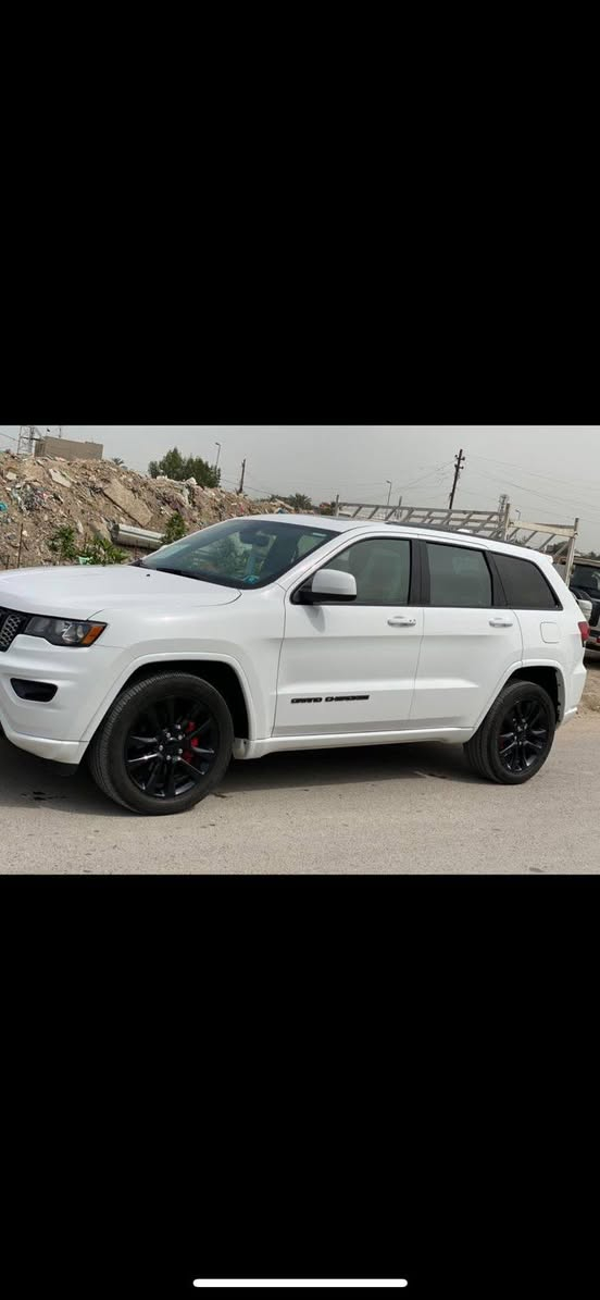 السلام عليكم 
جيب بلاك توب 2019 وارد امريكي صور الحادث والسونار مرفقه بلصور
ماشيه 146 الف كيلو متر مو ميل
موصفاته معروفه وموضحه بلصور
السيارة جاهزه متصرف عليه ربع دينار 
سيارة جديده وممتعوبه مال بيت 
سعره 245 والسعر قابل للتفاوض 
عنوان السيارة صلاح الدين قضاء بلد
***********
