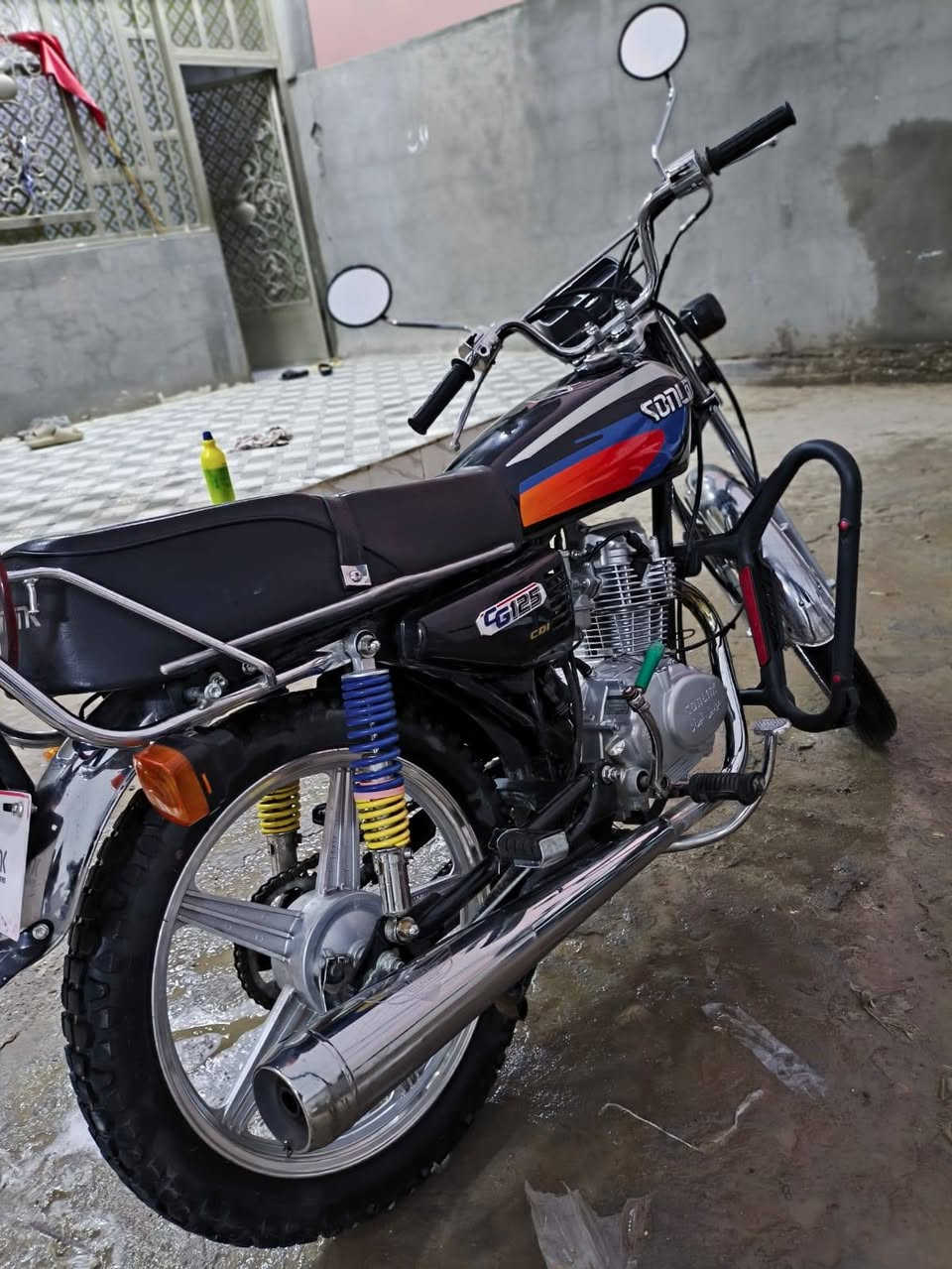 سلام عليكم دراجة سونك مديل ٢٥  دراجة كل نقص ما بيهة شوفت عينك جديدة ٤ كير    س.    ٦٥٠ مكان بغداد قرب مدية بسماية او ناحية لوحدة  الرقم. ***********
