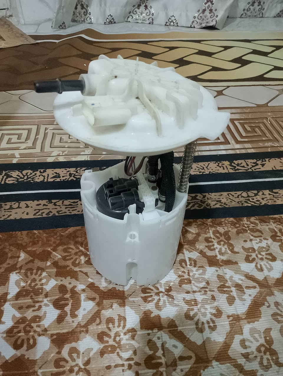 السلام عليكم عبوه كامله اصليه بيه فيت بم مال سي200 موديل 2013 سعره 100الف مكاني بغداد الشعب ***********
