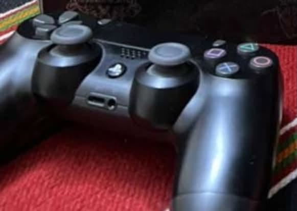 ‏سلام عليكم شباب  
نظافة الجهاز 100% 

‏نظام 12 pS4 Pro

اراوس ‏معدل  ps5 او. أبيع 425


**إذا كنت صاحب هذا الإعلان وتريد حذفه لأي سبب، رجاءا أرسل رسالة إلى الدعم الفني**