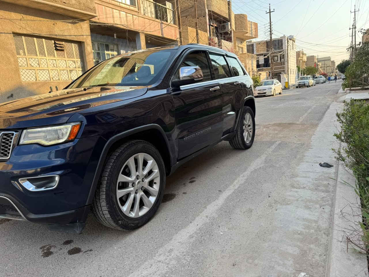 جيب للبيع موديل ٢٠١٧  وارد أمريكي محرك ٦ سلندر ٣٦٠٠ فول مواصفات لمتدد سيارة جديدة وجاهزة محرك كير تبريد ثلج تخم تاير جديد كل نقص مابيها سيارة فول  سلايت روف كشنات جلد وكهرباء شاشة كامرة حساسات رادرات صندوق كهرباء توقف ذاتي مثبت سرعه وبعد مواصفات هواي سيارة حادثها مال امريكا فقط بنيد وجاملغ بدون دواخل لغود شواصي مكفولات وصور الحادث مرفقة مع صور رقم بغداد مشروع وطني تحويل ثاني يوم ماشيه ٩١ الف سعرها ١٥٨ ورقه ومكان السيارة بغداد البلديات ***********
