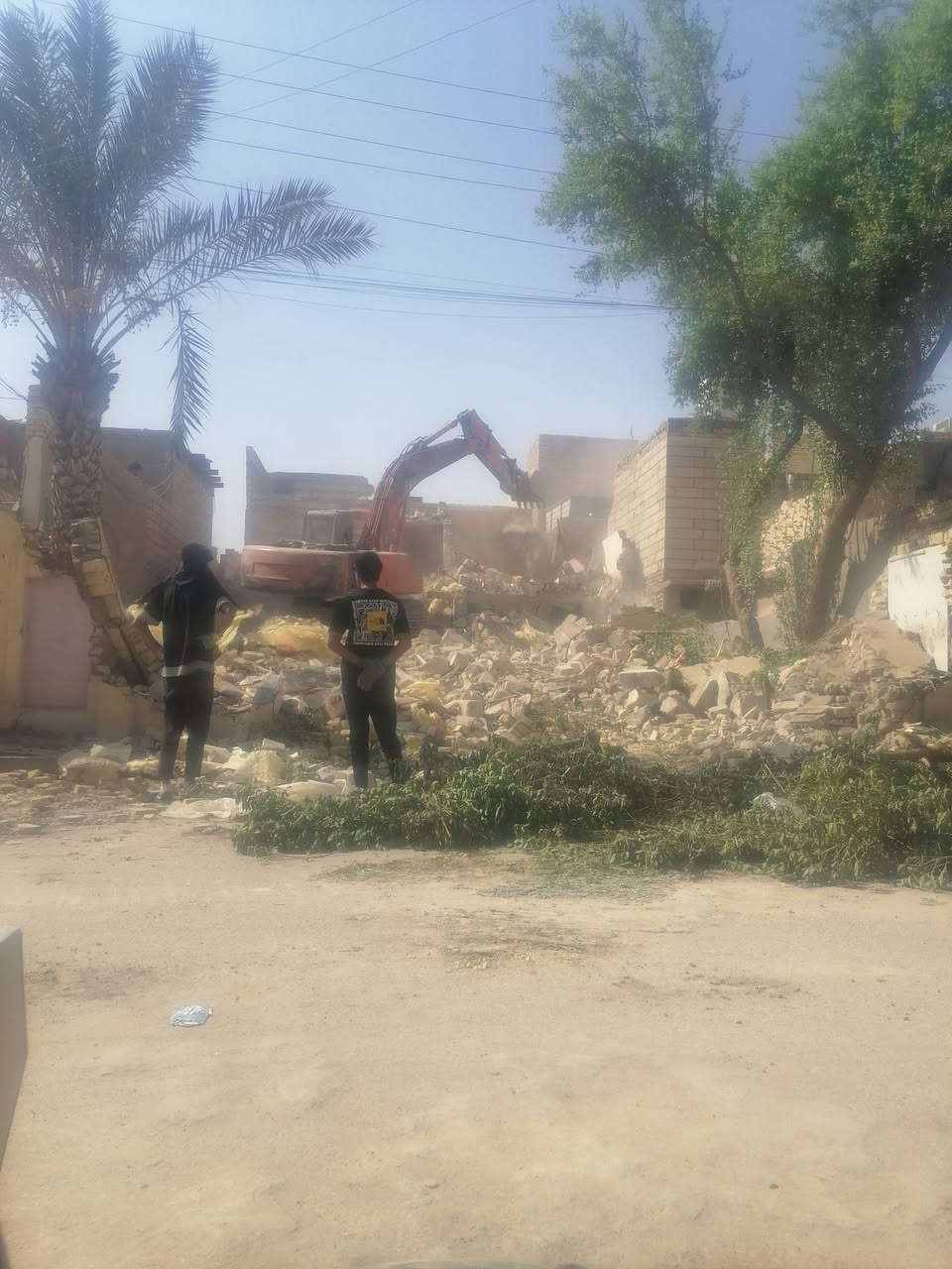 السلام عليكم يوجد كادر التفليش البيوت وقلع الأرض وتجيزها البناء وقص البيوت المشتركه ورفع إلانقاض في كل مناطق الناصريه ***********
