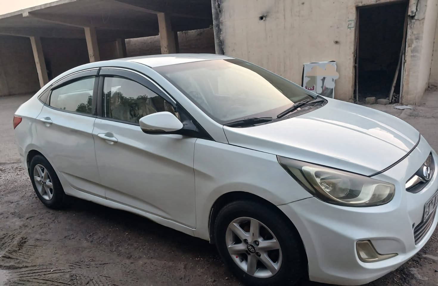 السلام عليكم ...للبيع أكسنت موديل ١٣ رقم مثنى انكليزي  هزة جديدة سنوية لل ٢٩ مداور ثاني يوم ... مصبوغة عام للجمالية بسبب شخوط ودحجات بدون ضربة .بيها مكانات معجون قليلة . مكينة ١٦٠٠ دوش ويل كب  أشاير بالمري شاشة وكامرة وحساسات خلفية حدادية وتايرات وباتري رحمة من الله ....( ملاحظة المكينة والكير والتبريد شواصي و لغود  والحوض والعيب الشرعي والاصوليات مكفولات )  السيارة جاهزة مابيها نقص السعر ٨٥  قفل قفل بدون عمله  مكاني النجف للاستفسار الاتصال على الرقم ( *********** )
