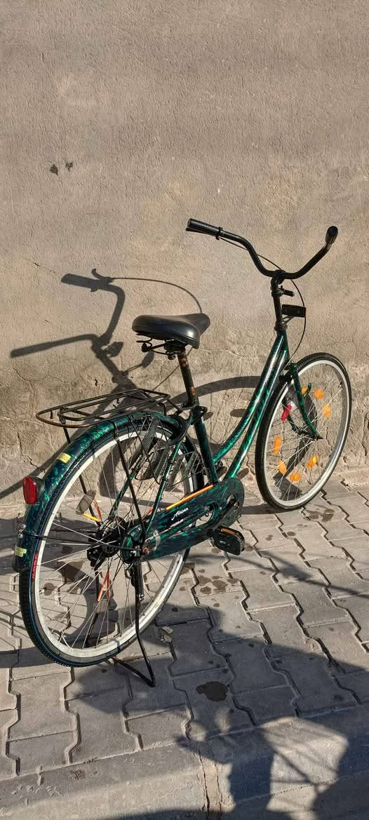 بايسكل موديل 2024 Atasan للبيع السعر 180 استخدام نضيف اخو الجديد شخط مابيه الموقع حي ال36 قرب معمل المرور اتصل على الرقم *********** السماوا, المثنى
