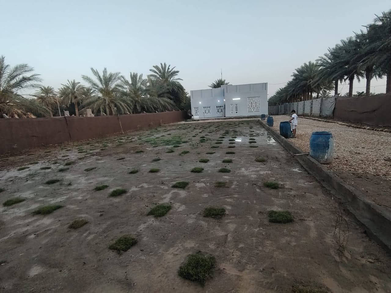 بيت مع قطعة ارض بل العلاك للبيع
 مساحه 1000متر
خلف محطة العلاك سند 25 طابو زراعي 
واجه 20متر نزال 50 موقع راقي 
اتصل وتدلل 
*********** 
***********
جميع القطع بل العلاك موجوده
