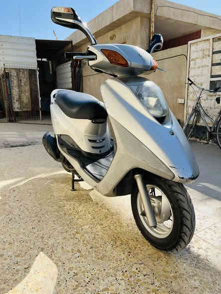 سلام عليكم 
للبيع او المراوس بسكنس فحل  دراجه بريز ١٤٠كابريته رمبه مكفوله كفاله عامه 

من مكينه وكفر تخم تاير وبنز جدد

(مكان ديالى السعر٨٠٠وبيها مجال للشراي فقط)
***********
