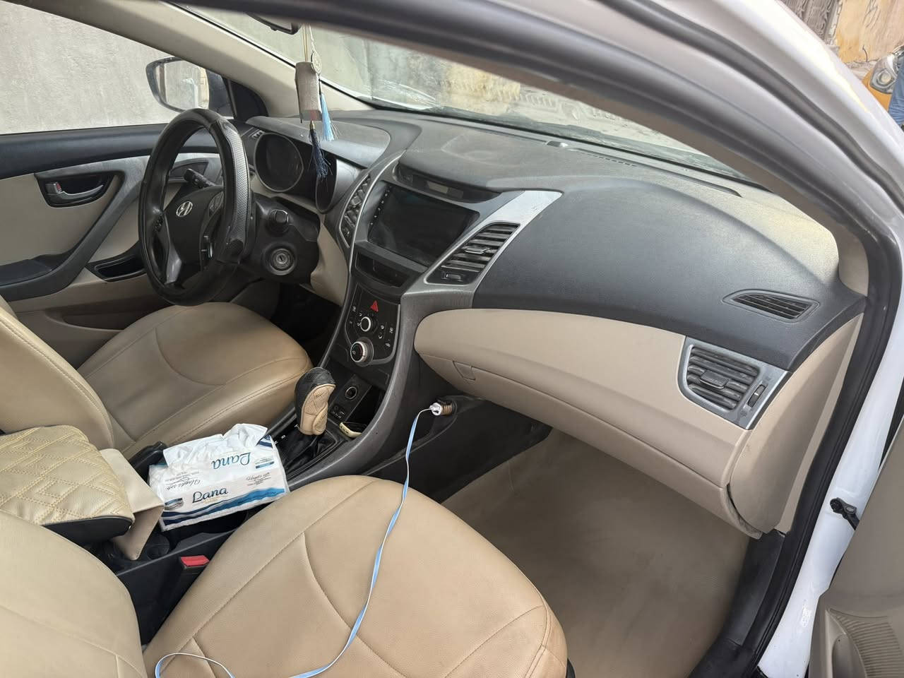 سلام عليكم اللنترا موديل 2015خليجي بيها اربع قطع صبغو ومشكلة بل تنميرة مال كير مكينتة السيارة خيرا من الله رايدة ب100 ورقة وبيها مجال مكاني بغداد العامرية كهربائية كلةة شغالة 
وهاذا الرقم للستفسار ***********
