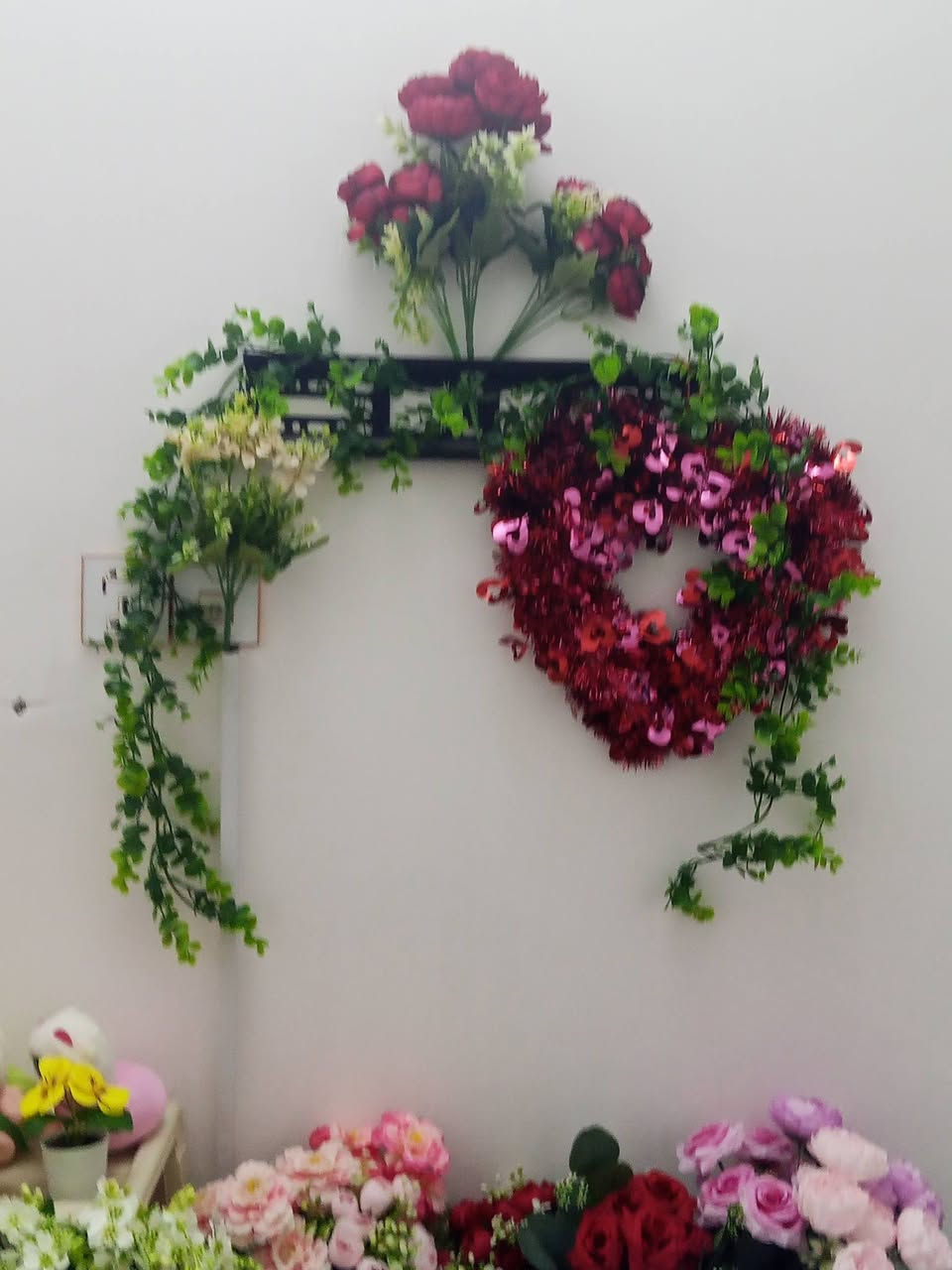 السلام عليكم شباب أغراض منزلية وحدائق ورد اغصان كرسي هزاز دوشك طفل اماعين تحفيات كلشي موضح بصور الشراي يتواصل ***********
