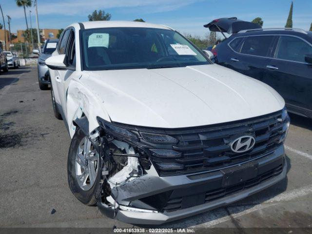 السلام عليكم توسان 25 حادثه موضح بالصور تبديل جاملغ نفس اللون بدون ايرباك بدون دواخل بدون صبغ بيه بارد بالجنطه مقدار شبر مواصفات اعتياديه رادارات ولدات ترحيب ومودات قياده اوتو هولد بدون رقم ب200 وبيه مجال بسيط*********** مكاني بالحله واي محافضه تترقم عادي
