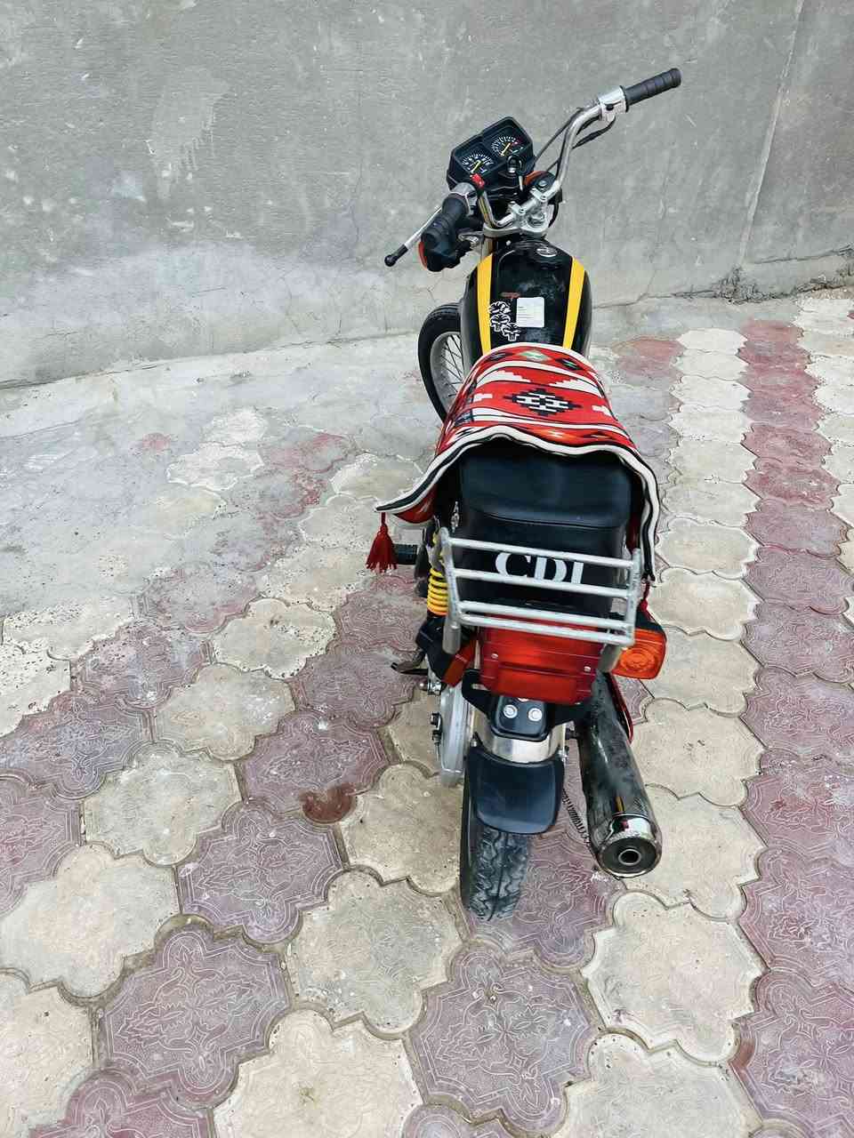 السلام عليكم ٤كير ‏موديل 2014 دراجة مكفوله من كل شي  معميره كل جديد محرك لا نيضيح ولا تبخير ولا تنقيص كهربائيات  جديد ا أوراق صولي بيه نقص ٢ورقه السعر ٣٠٠بيه مجال مكان طوريج ***********
